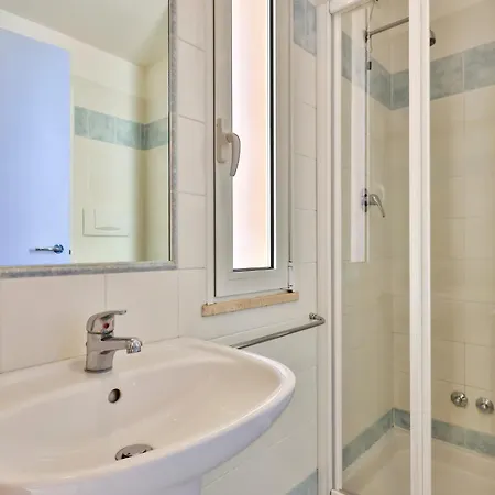 Отель Paola Garden 3*