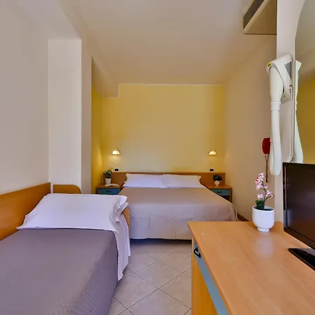 Отель Paola Garden 3*