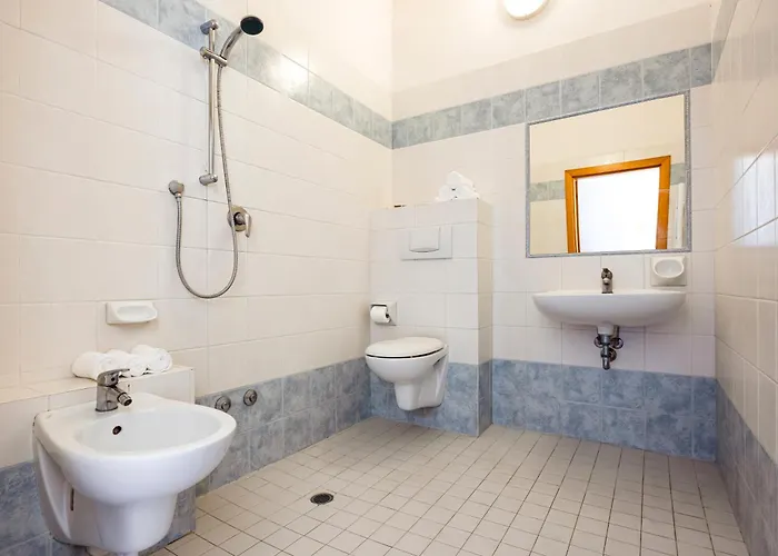 מלון Paola Garden