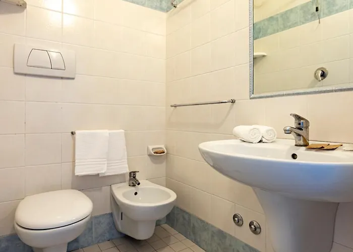 מלון Paola Garden 3*