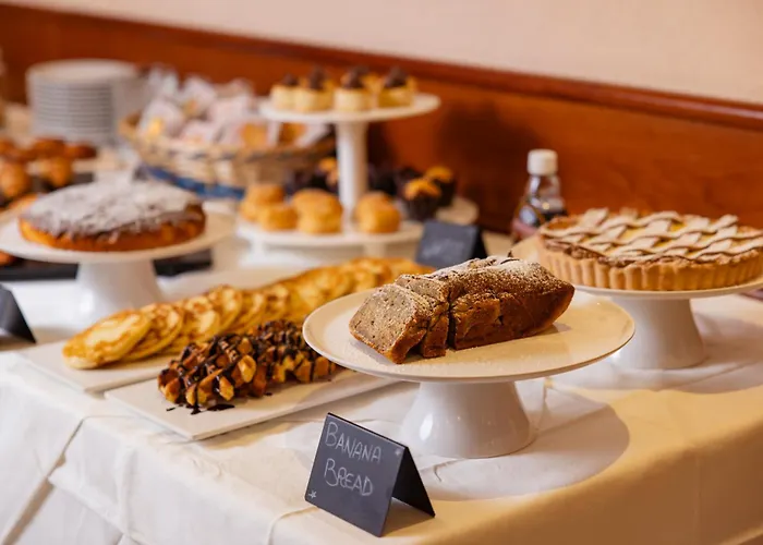 מלון Paola Garden