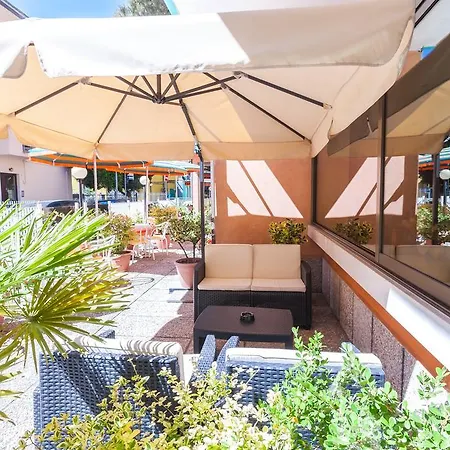 Paola Garden Hotel 3*